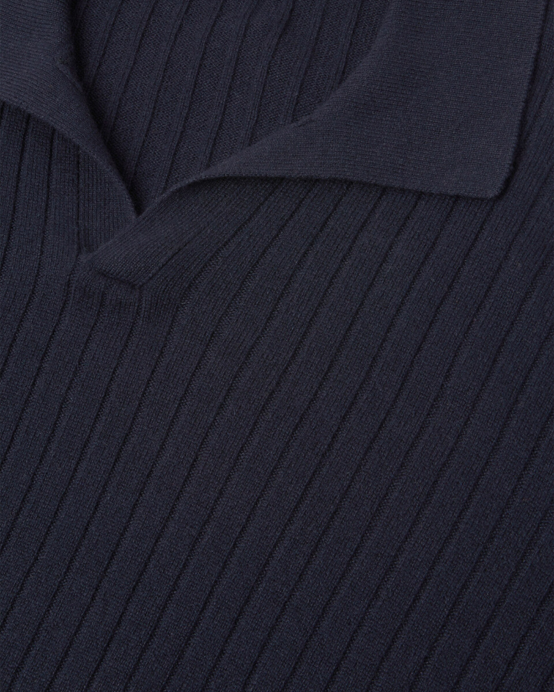 POLO À COL EN V STYLE OLD MONEY